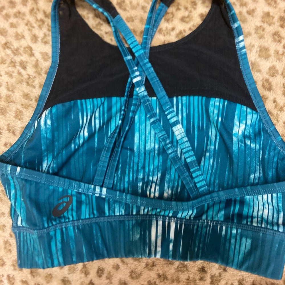 ASICS workout top - Picture 2 of 3